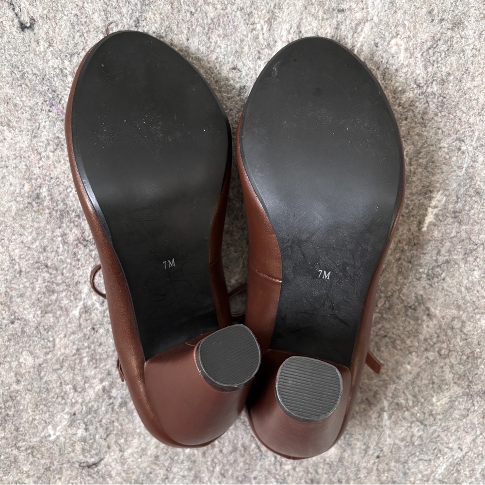 Crown Vintage brown leather ruffled T-strap heeled mary janes pumps - Picture 6 of 16